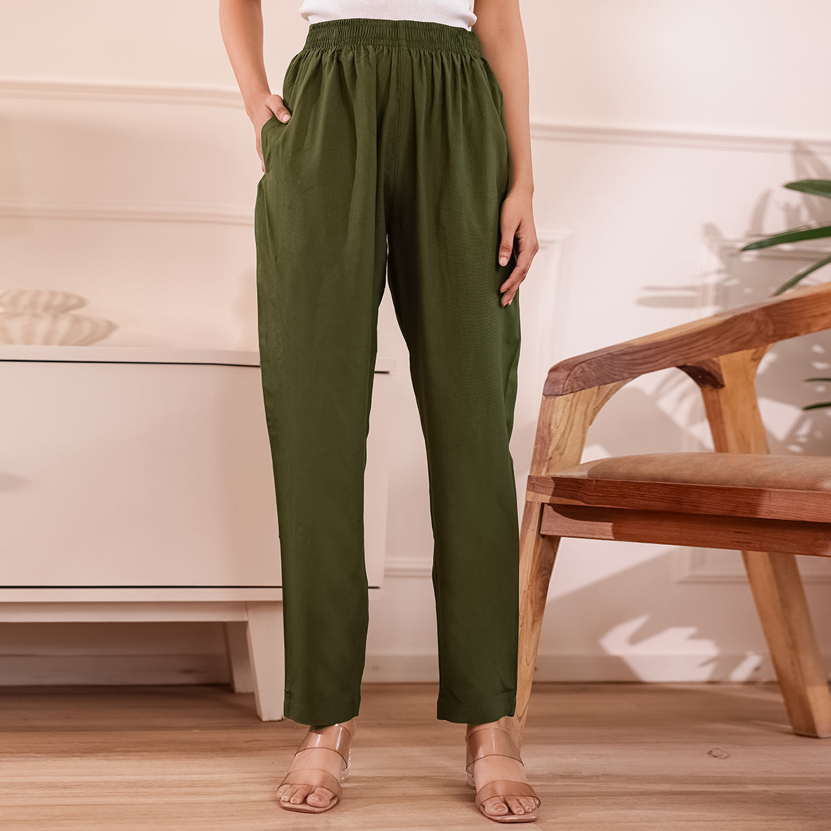 Slim Fit Mid-Rise Mehndi Green Narrow Pant