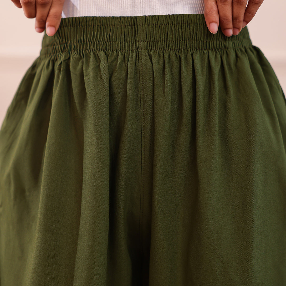 Slim Fit Mid-Rise Mehndi Green Narrow Pant